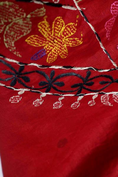 Suzani Turkestan occidentale, inizio XX secolo  - Asta Tappeti Antichi - Associazione Nazionale - Case d'Asta italiane