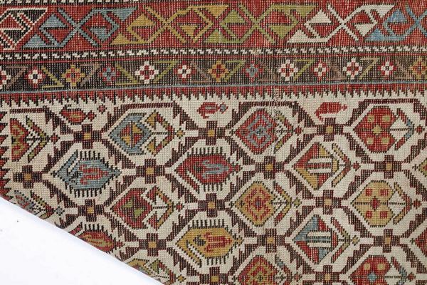 Tappeto Shirvan Daghestan, Caucaso fine XIX secolo  - Asta Tappeti Antichi - Associazione Nazionale - Case d'Asta italiane