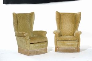 Salotto composto da divano e coppia di poltrone in legno con rivestimenti in velluto.  - Asta Design - Associazione Nazionale - Case d'Asta italiane