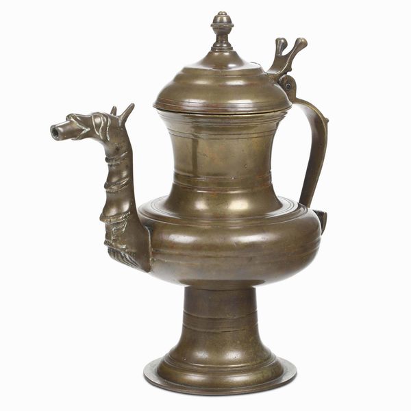 Acquamanile. Ottone fuso, sbalzato e tornito. Germania XVI-XVII secolo  - Asta Scultura e Oggetti d'Arte - Associazione Nazionale - Case d'Asta italiane