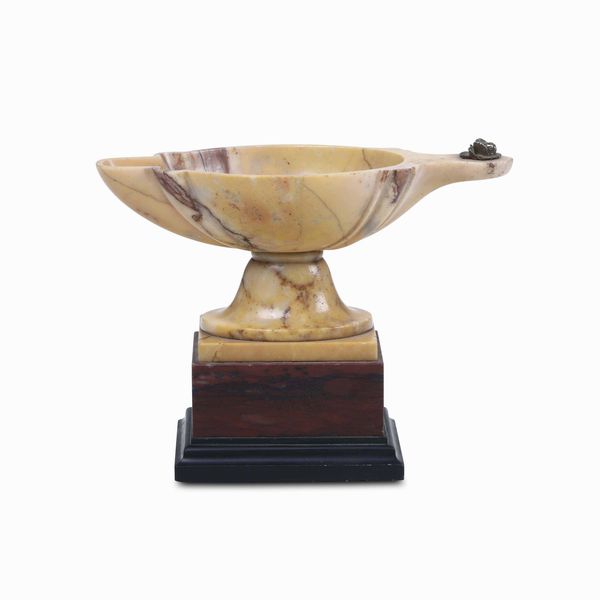 Lampada. Marmo giallo antico. Roma XIX secolo. Ambito di Benedetto Boschetti (Roma 1820-1870)  - Asta Scultura e Oggetti d'Arte - Associazione Nazionale - Case d'Asta italiane