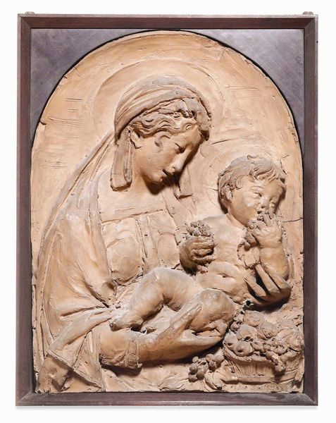 Madonna con Bambino. Rilievo in terracotta. Firmata in basso a destra Alceo Dossena (Cremona 1878 - Roma 1937)  - Asta Scultura e Oggetti d'Arte - Associazione Nazionale - Case d'Asta italiane