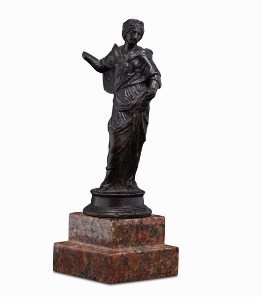 Figura allegorica. Bronzo fuso e patinato. Arte rinascimentale veneta del XVI secolo. Ambito del Maestro dei bassorilievi  - Asta Scultura e Oggetti d'Arte - Associazione Nazionale - Case d'Asta italiane