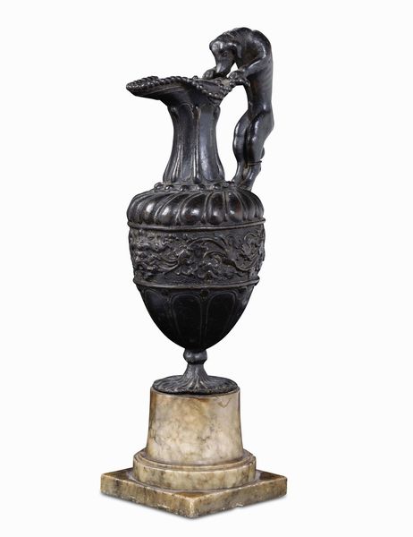 Anfora con cane. Bronzo fuso e patinato. Arte padovana rinascimentale del XVI secolo  - Asta Scultura e Oggetti d'Arte - Associazione Nazionale - Case d'Asta italiane