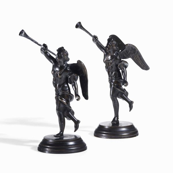 Allegorie della fama. Bronzo fuso e patinato. Arte d�oltralpe del XVIII-XIX secolo  - Asta Scultura e Oggetti d'Arte - Associazione Nazionale - Case d'Asta italiane