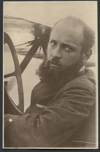1918, Cartolina fotografica di un gruppo di aviatori, con al centro il Capitano aviatore Natale Palli  - Asta Filatelia e Storia Postale - Associazione Nazionale - Case d'Asta italiane