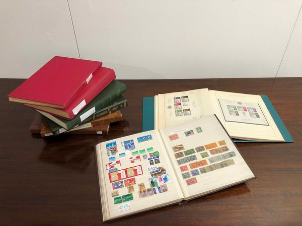 1900/2000, Mondiali, scatolone contenente 8 grandi classificatori.  - Asta Filatelia e Storia Postale - Associazione Nazionale - Case d'Asta italiane