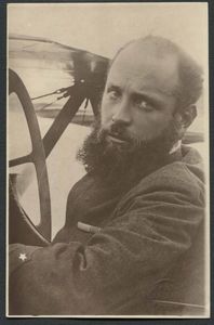 1918, Cartolina fotografica di un gruppo di aviatori, con al centro il Capitano aviatore Natale Palli  - Asta Filatelia e Storia Postale - Associazione Nazionale - Case d'Asta italiane