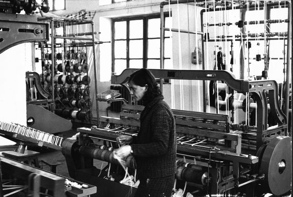 Uliano Lucas : Fabbrica tessile  - Asta Fotografia  - Associazione Nazionale - Case d'Asta italiane