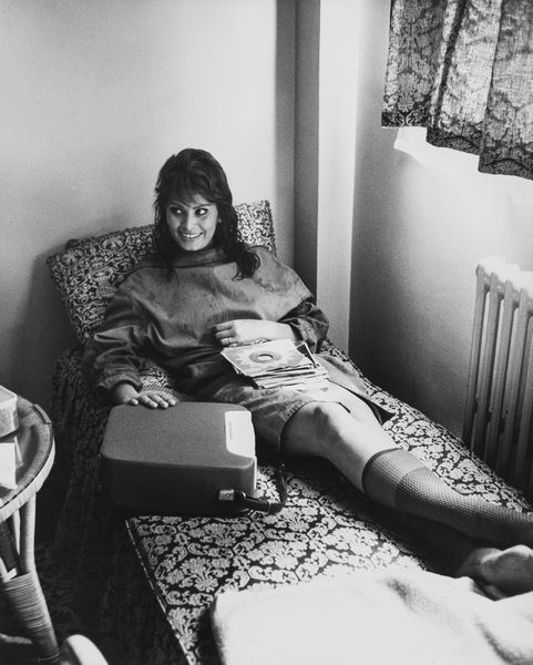 Pierluigi Praturlon : Sophia Loren in La miliardaria  - Asta Fotografia  - Associazione Nazionale - Case d'Asta italiane