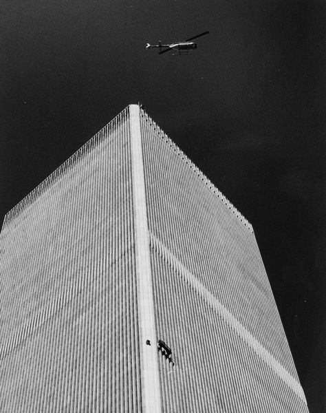 Anonimo : New York (human fly)  - Asta Fotografia  - Associazione Nazionale - Case d'Asta italiane