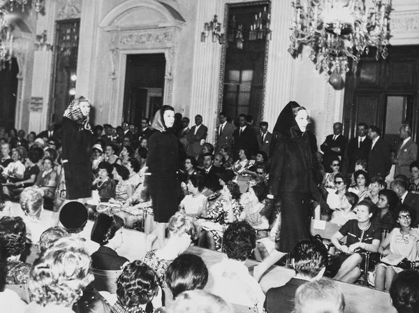 Foto Levi : Sfilata a Palazzo Pitti, Firenze  - Asta Fotografia  - Associazione Nazionale - Case d'Asta italiane