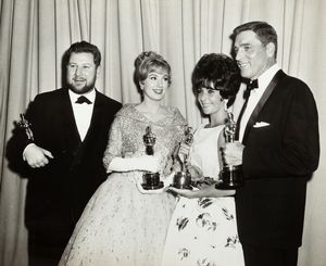Anonimo - The 33rd Annual Academy Awards. Peter Ustinov, Shirley Jones, Elizabeth Taylor and Burt Lancaster