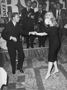 Angelo Frontoni : Anita Ekberg, Rugantino, Roma  - Asta Fotografia  - Associazione Nazionale - Case d'Asta italiane