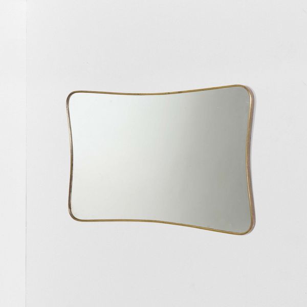 Specchio in vetro con profilo sagomato in ottone  - Asta Design Lab - Associazione Nazionale - Case d'Asta italiane
