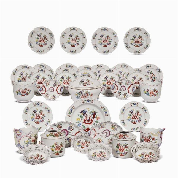 ASSORTIMENTO DA TAVOLA, DOCCIA, MANIFATTURA GINORI, SECONDA MET&Agrave; SECOLO XVIII  - Asta Mobili, oggetti d'arte e sculture da collezioni private  - Associazione Nazionale - Case d'Asta italiane