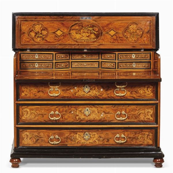 CASSETTONE A RIBALTA, LOMBARDIA, FINE SECOLO XVII  - Asta Mobili, oggetti d'arte e sculture da collezioni private  - Associazione Nazionale - Case d'Asta italiane