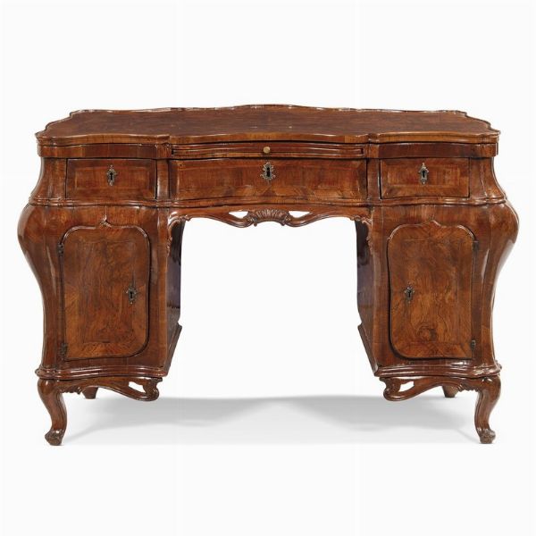 SCRIVANIA DA CENTRO, VENEZIA, MET SECOLO XVIII  - Asta Mobili, oggetti d'arte e sculture da collezioni private  - Associazione Nazionale - Case d'Asta italiane