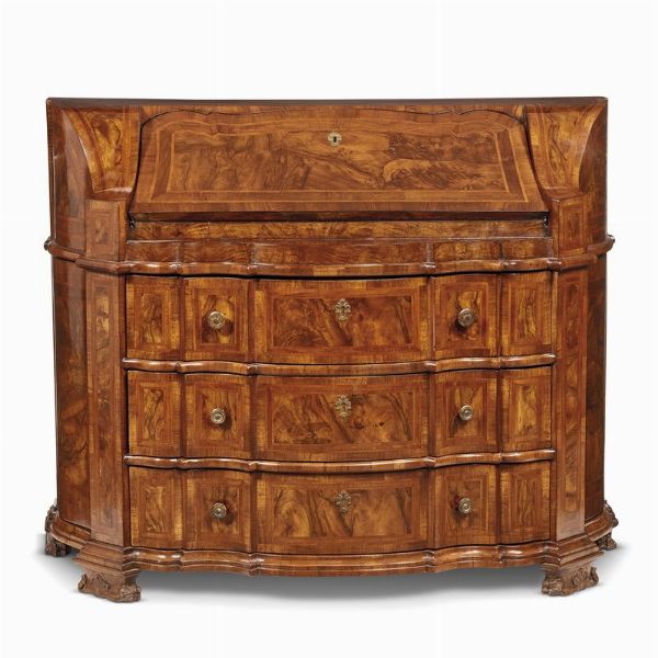 GRANDE SCRIVANIA A RIBALTA, VERONA, META' SECOLO XVIII  - Asta Mobili, oggetti d'arte e sculture da collezioni private  - Associazione Nazionale - Case d'Asta italiane