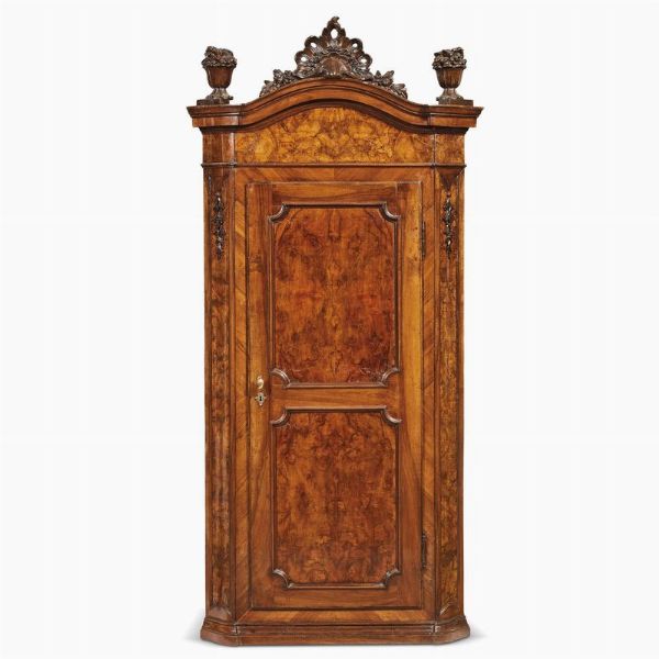 COPPIA DI GRANDI ANGOLIERE, VENEZIA, MET� SECOLO XVIII  - Asta Mobili, oggetti d'arte e sculture da collezioni private  - Associazione Nazionale - Case d'Asta italiane