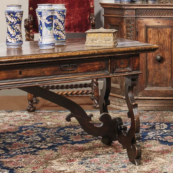 TAVOLO SCRITTOIO, TOSCANA, FINE SECOLO XVII  - Asta Mobili, oggetti d'arte e sculture da collezioni private  - Associazione Nazionale - Case d'Asta italiane