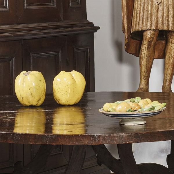 DUE MELE COTOGNE, FIRENZE, BOTTEGA DI GIOVANNI DELLA ROBBIA, 1520 CIRCA  - Asta Mobili, oggetti d'arte e sculture da collezioni private  - Associazione Nazionale - Case d'Asta italiane