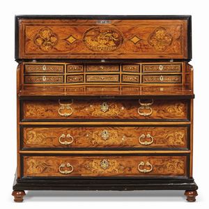 CASSETTONE A RIBALTA, LOMBARDIA, FINE SECOLO XVII  - Asta Mobili, oggetti d'arte e sculture da collezioni private  - Associazione Nazionale - Case d'Asta italiane