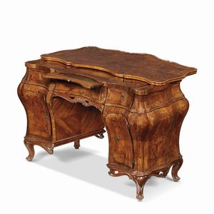 SCRIVANIA DA CENTRO, VENEZIA, MET SECOLO XVIII  - Asta Mobili, oggetti d'arte e sculture da collezioni private  - Associazione Nazionale - Case d'Asta italiane