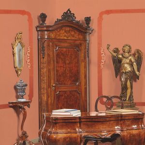 COPPIA DI GRANDI ANGOLIERE, VENEZIA, MET� SECOLO XVIII  - Asta Mobili, oggetti d'arte e sculture da collezioni private  - Associazione Nazionale - Case d'Asta italiane