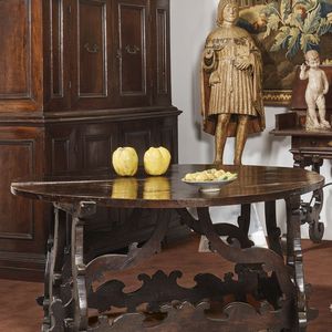 COPPIA DI TAVOLI A MURO, EMILIA, INIZI SECOLO XVIII  - Asta Mobili, oggetti d'arte e sculture da collezioni private  - Associazione Nazionale - Case d'Asta italiane