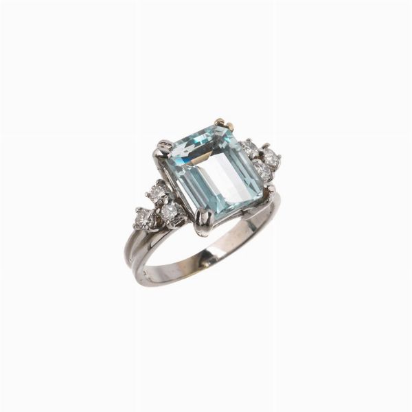 ANELLO CON ACQUAMARINA E DIAMANTI  - Asta Gioielli - Associazione Nazionale - Case d'Asta italiane