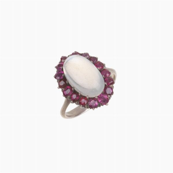 DUE ANELLI CON RUBINI E PIETRA DI LUNA  - Asta Gioielli - Associazione Nazionale - Case d'Asta italiane