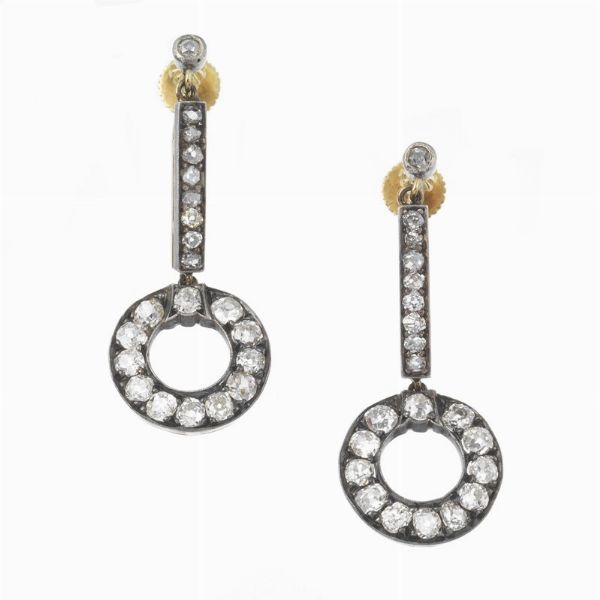 PAIO DI ORECCHINI PENDENTI CON DIAMANTI  - Asta Gioielli - Associazione Nazionale - Case d'Asta italiane