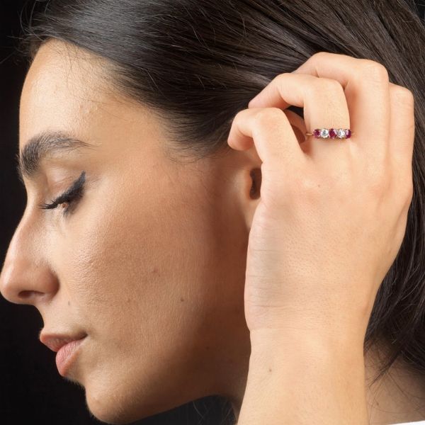 ANELLO CON RUBINI E DIAMANTI  - Asta Gioielli - Associazione Nazionale - Case d'Asta italiane