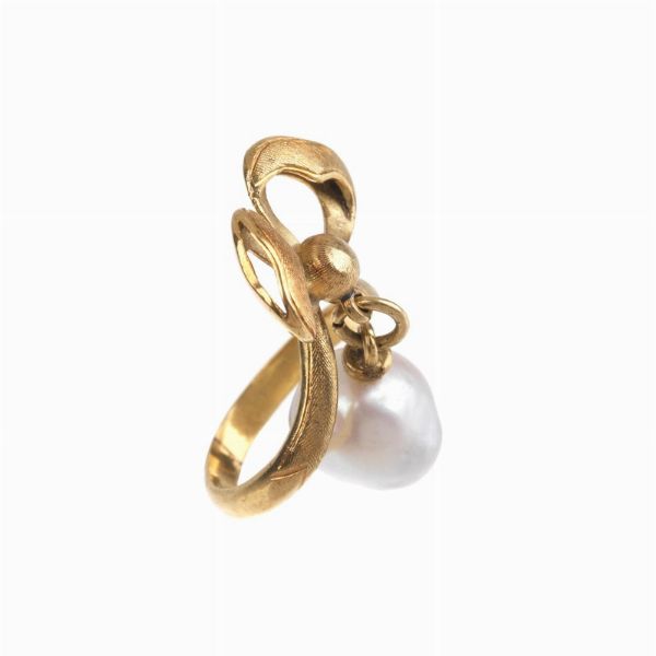 TRE ANELLI CON CORALLO E PERLE  - Asta Gioielli - Associazione Nazionale - Case d'Asta italiane