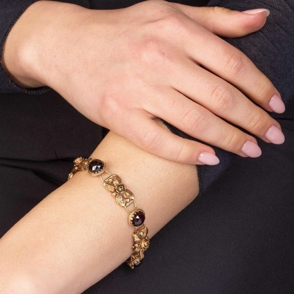 BRACCIALE A CATENA CON GRANATI  - Asta Gioielli - Associazione Nazionale - Case d'Asta italiane