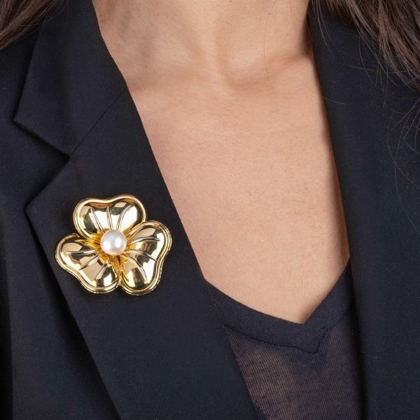 SPILLA A FORMA DI FIORE CON PERLA MABE  - Asta Gioielli - Associazione Nazionale - Case d'Asta italiane