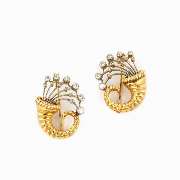 COPPIA DI SPILLE CORNUCOPIA CON DIAMANTI  - Asta Gioielli - Associazione Nazionale - Case d'Asta italiane