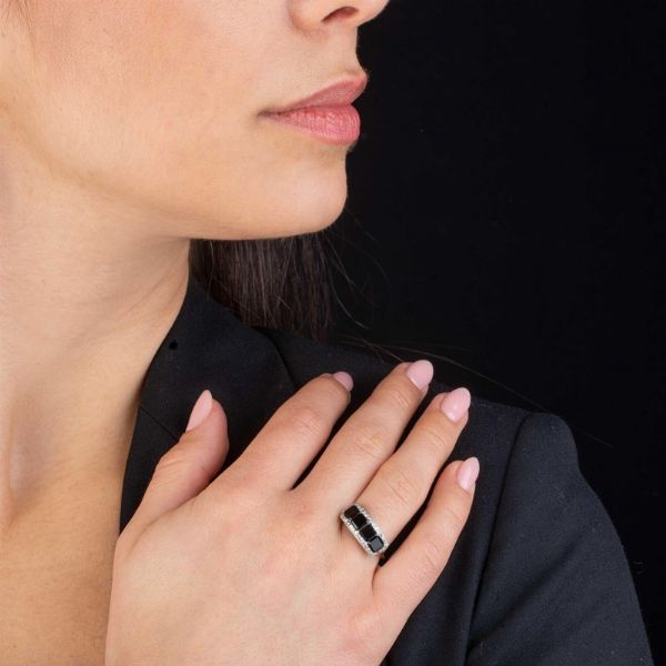 ANELLO CON ONICE E DIAMANTI  - Asta Gioielli - Associazione Nazionale - Case d'Asta italiane