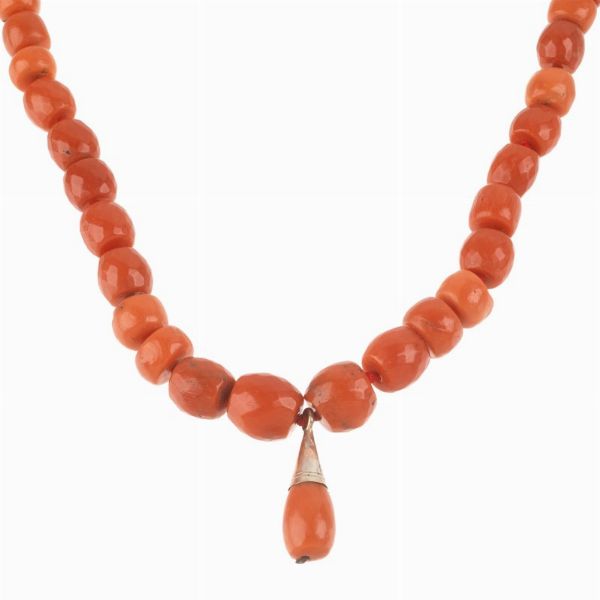 LUNGA COLLANA IN CORALLO  - Asta Gioielli - Associazione Nazionale - Case d'Asta italiane