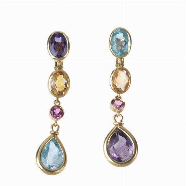 PAIO DI ORECCHINI PENDENTI CON PIETRE SEMIPREZIOSE  - Asta Gioielli - Associazione Nazionale - Case d'Asta italiane