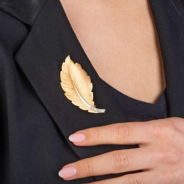 SPILLA A FORMA DI FOGLIA  - Asta Gioielli - Associazione Nazionale - Case d'Asta italiane