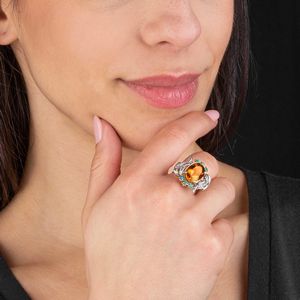 ANELLO CON QUARZO CITRINO DIAMANTI E SMERALDI  - Asta Gioielli - Associazione Nazionale - Case d'Asta italiane