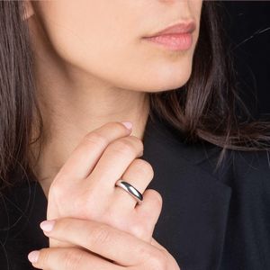 ANELLO A FASCIA CON DIAMANTI  - Asta Gioielli - Associazione Nazionale - Case d'Asta italiane