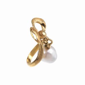 TRE ANELLI CON CORALLO E PERLE  - Asta Gioielli - Associazione Nazionale - Case d'Asta italiane