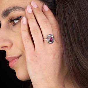 ANELLO CON RUBINO E DIAMANTI  - Asta Gioielli - Associazione Nazionale - Case d'Asta italiane