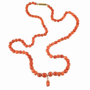 LUNGA COLLANA IN CORALLO  - Asta Gioielli - Associazione Nazionale - Case d'Asta italiane