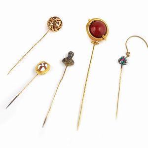 GRUPPO DI SPILLONI E PENDENTI  - Asta Gioielli - Associazione Nazionale - Case d'Asta italiane