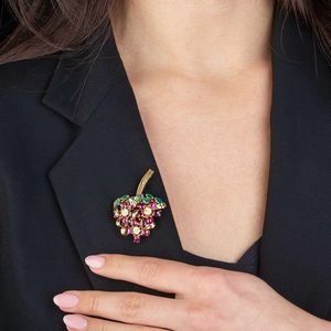 SPILLA A TRALCIO FIORITO CON PIETRE DI COLORE  - Asta Gioielli - Associazione Nazionale - Case d'Asta italiane
