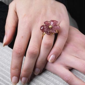 GRANDE ANELLO A FORMA DI FIORE  - Asta Gioielli - Associazione Nazionale - Case d'Asta italiane